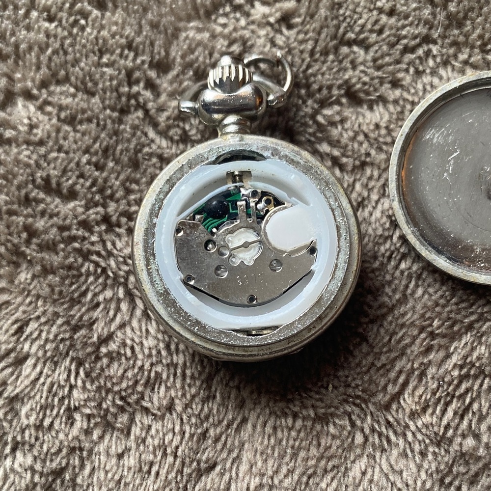 Y2K Hello Kitty Pocket Watch - Picture 3 of 3